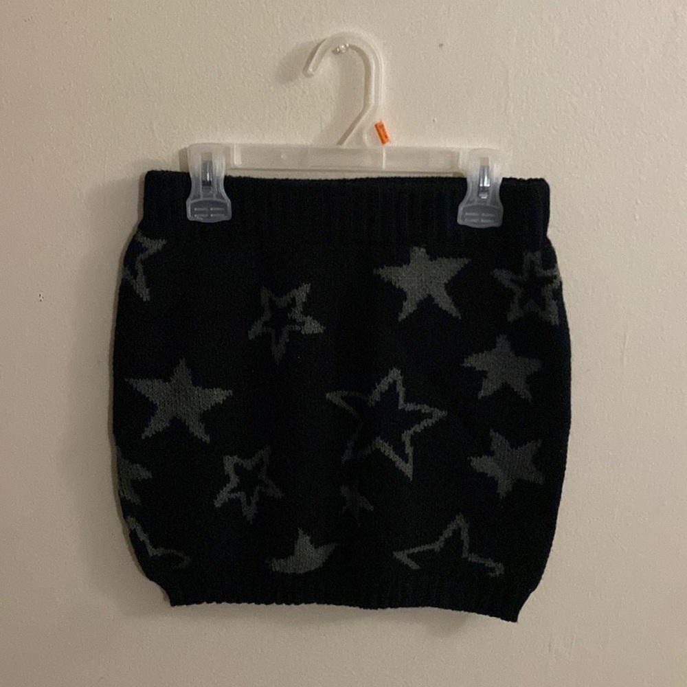 Black knitted skirt with grey stars